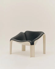F300 LOUNGE CHAIR / GUBI X Pierre Paulin black leather/beige