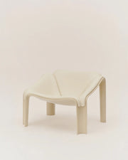 F300 LOUNGE CHAIR / GUBI X Pierre Paulin white leather/beige