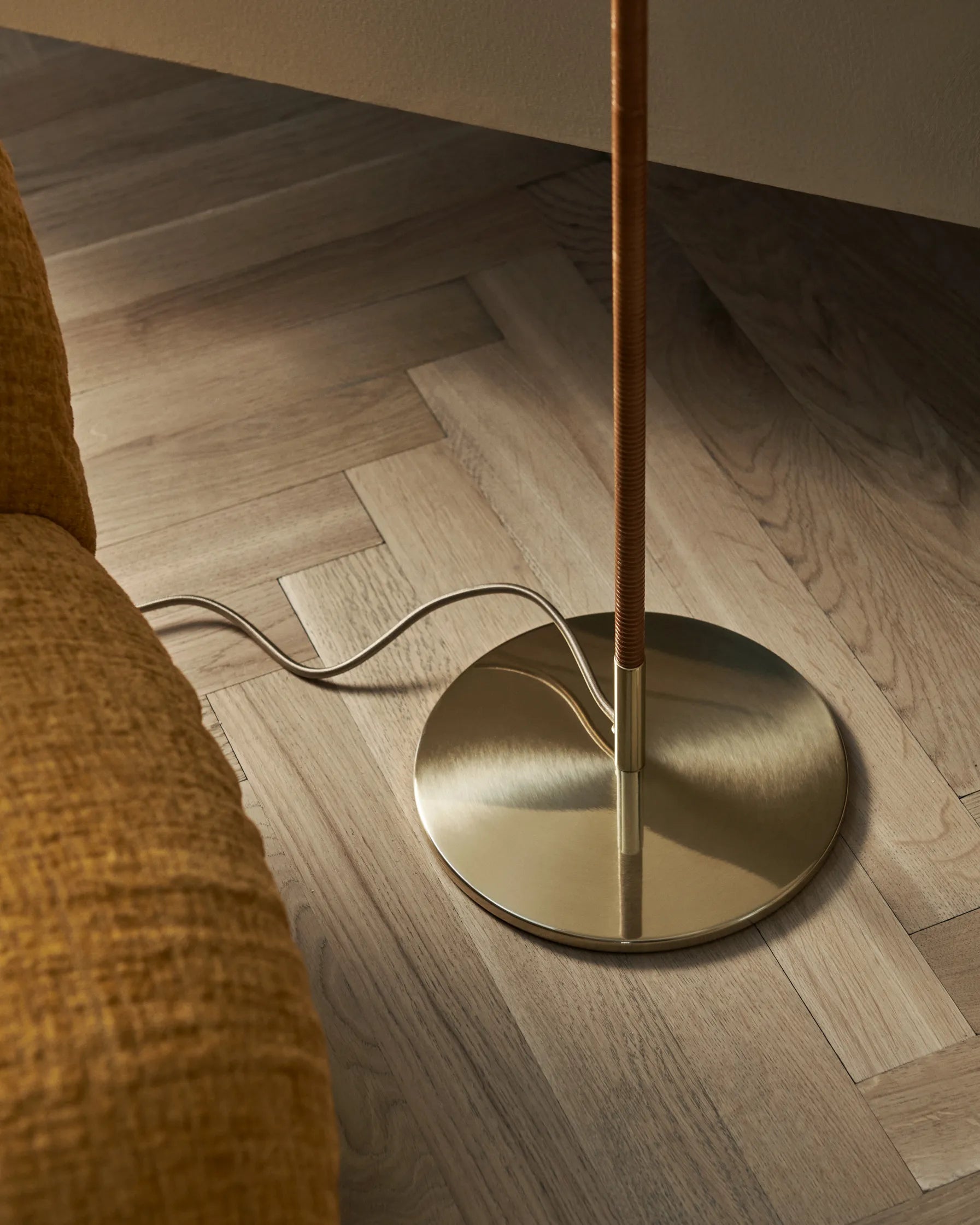 9602 FLOOR LAMP