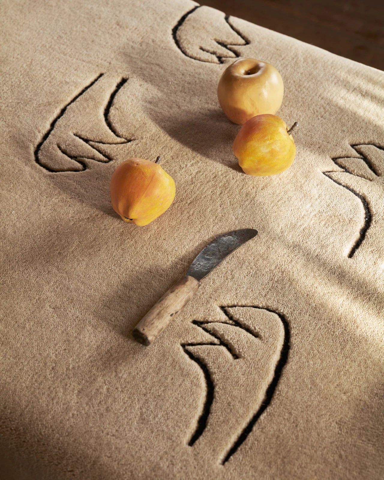 All hands Beige By Giancarlo Valle