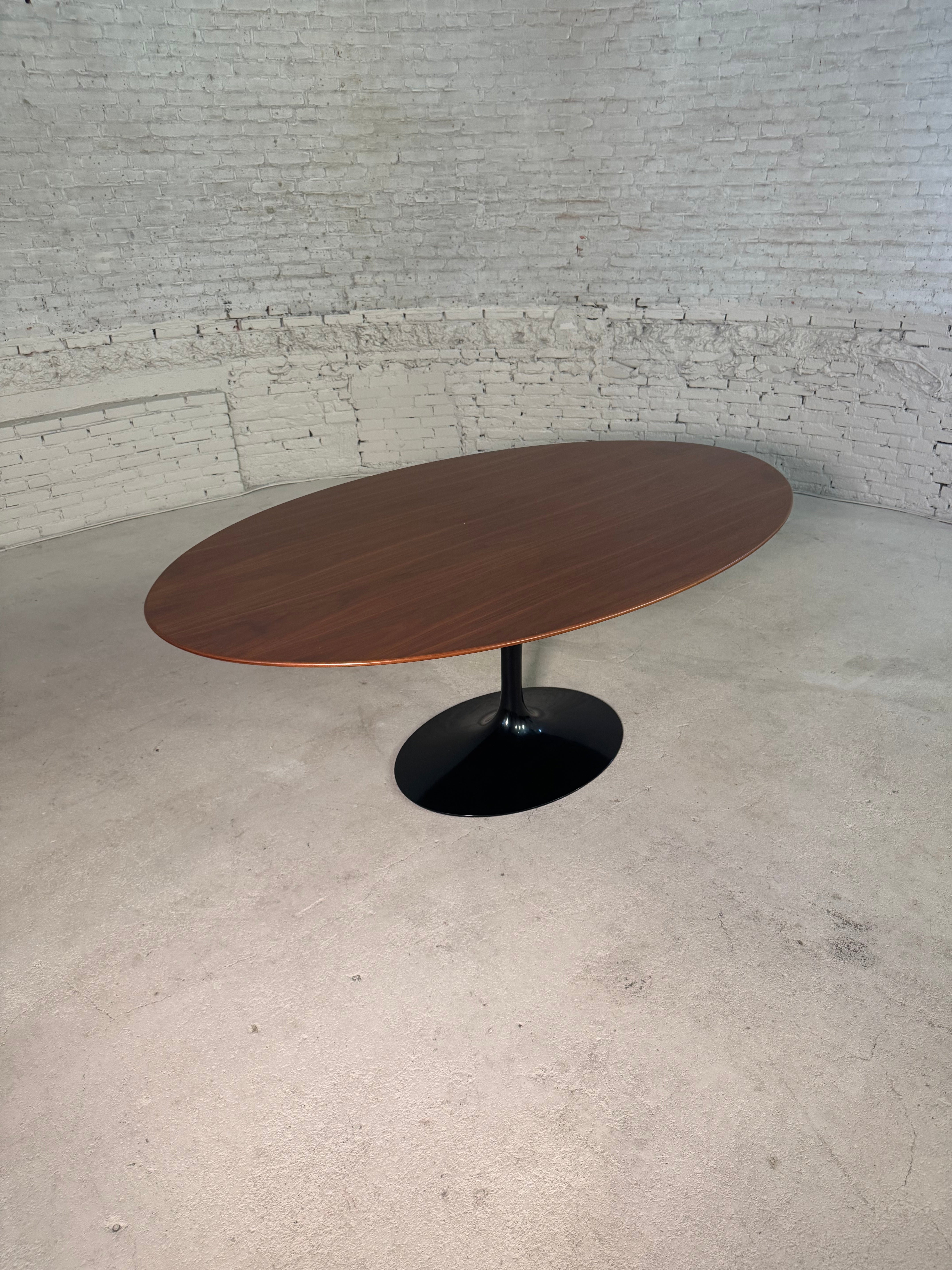 Tulip Table / Knoll