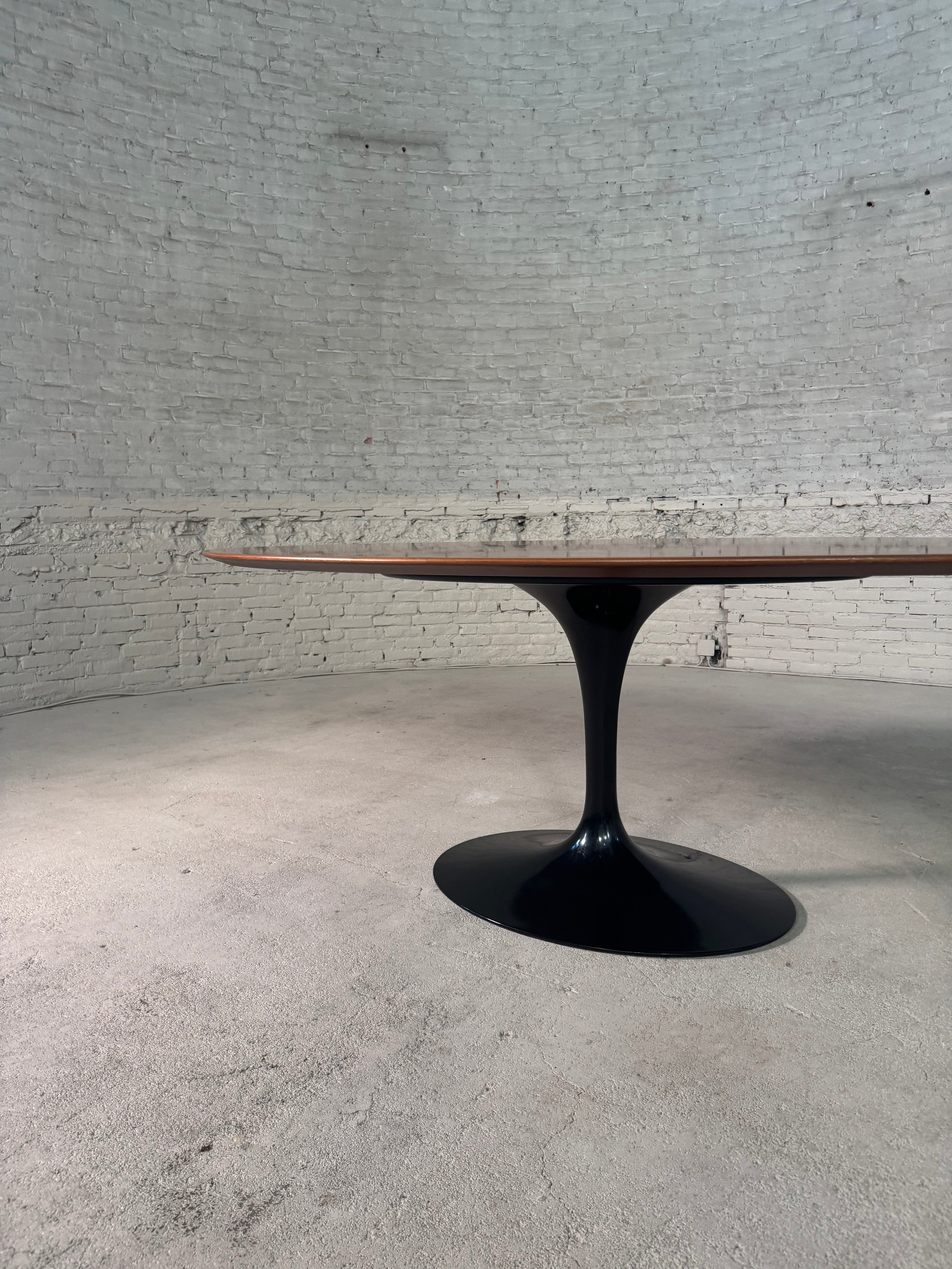 Tulip Table / Knoll