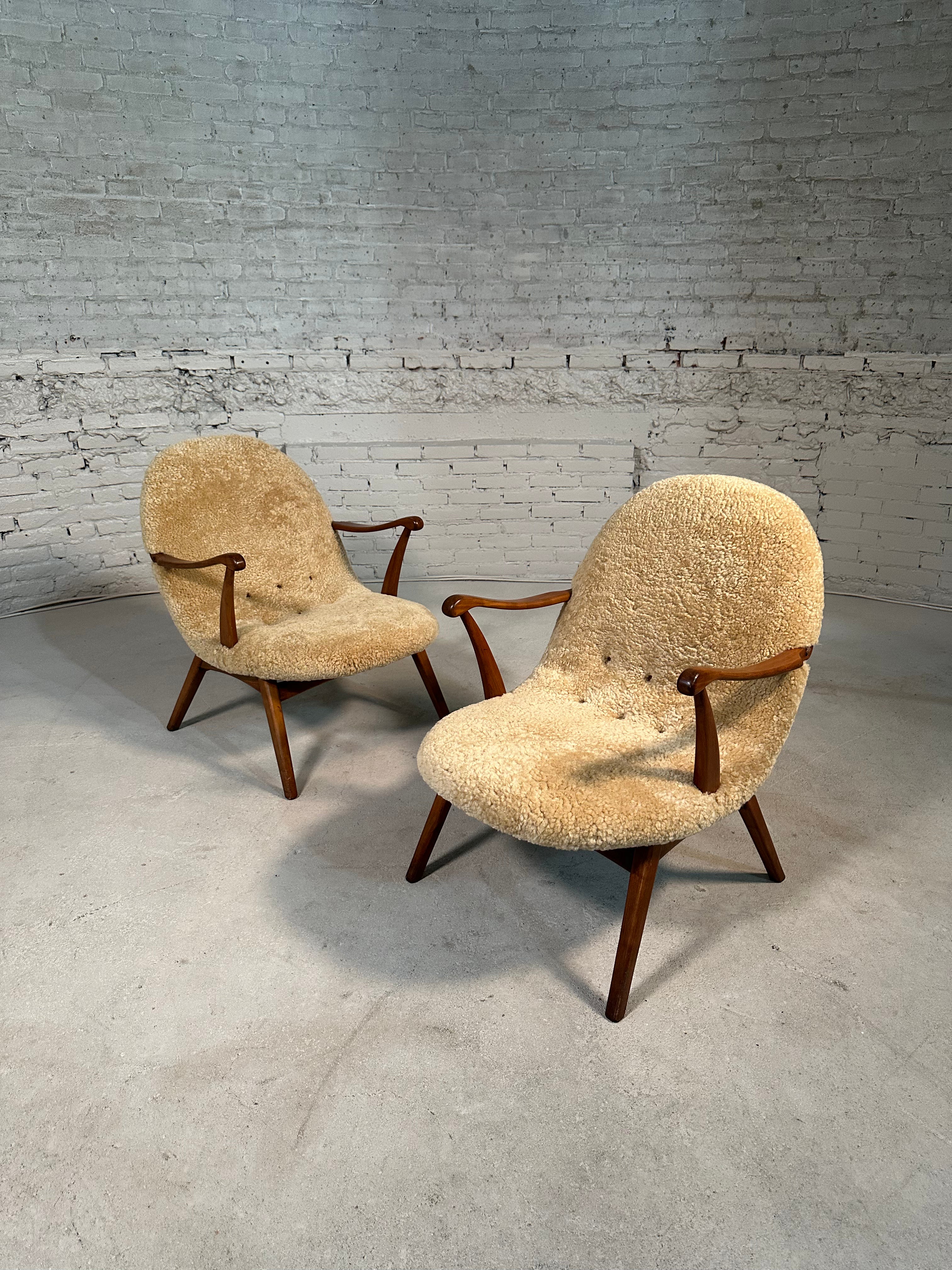 Pair of Lounge Chairs in Solid Oak and Teddy Wool Upholstery