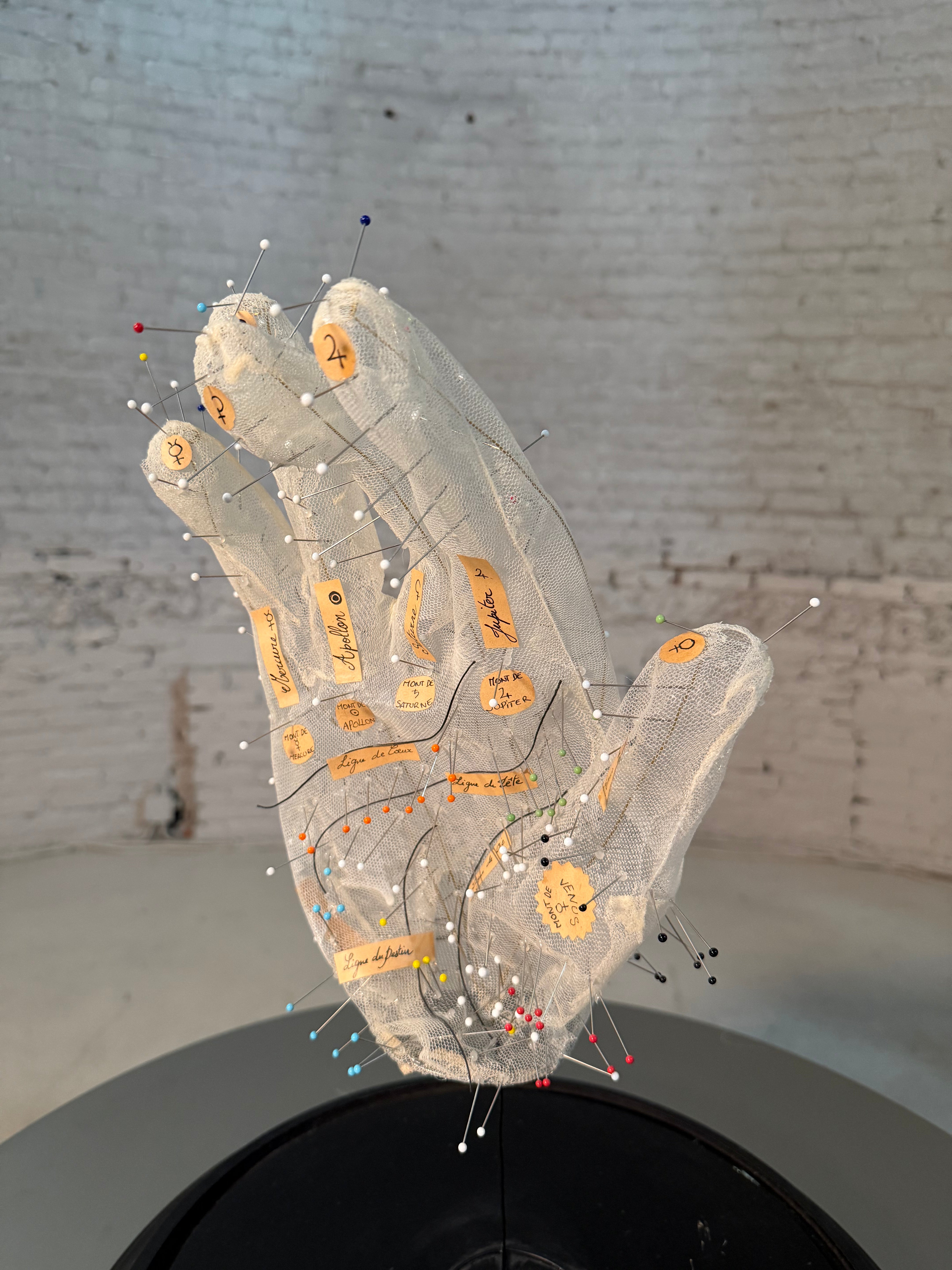 Glazen stolp hand