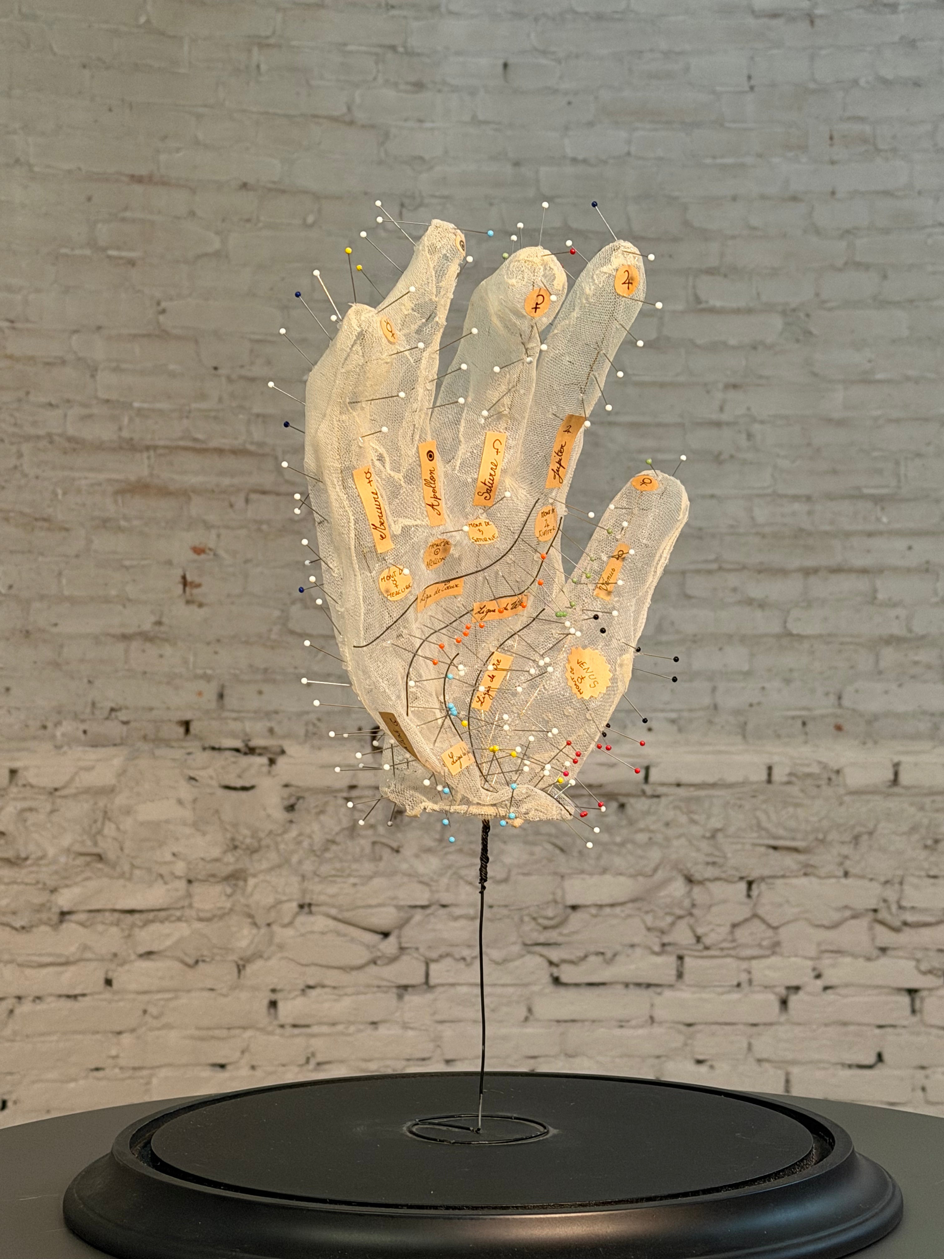 Glazen stolp hand