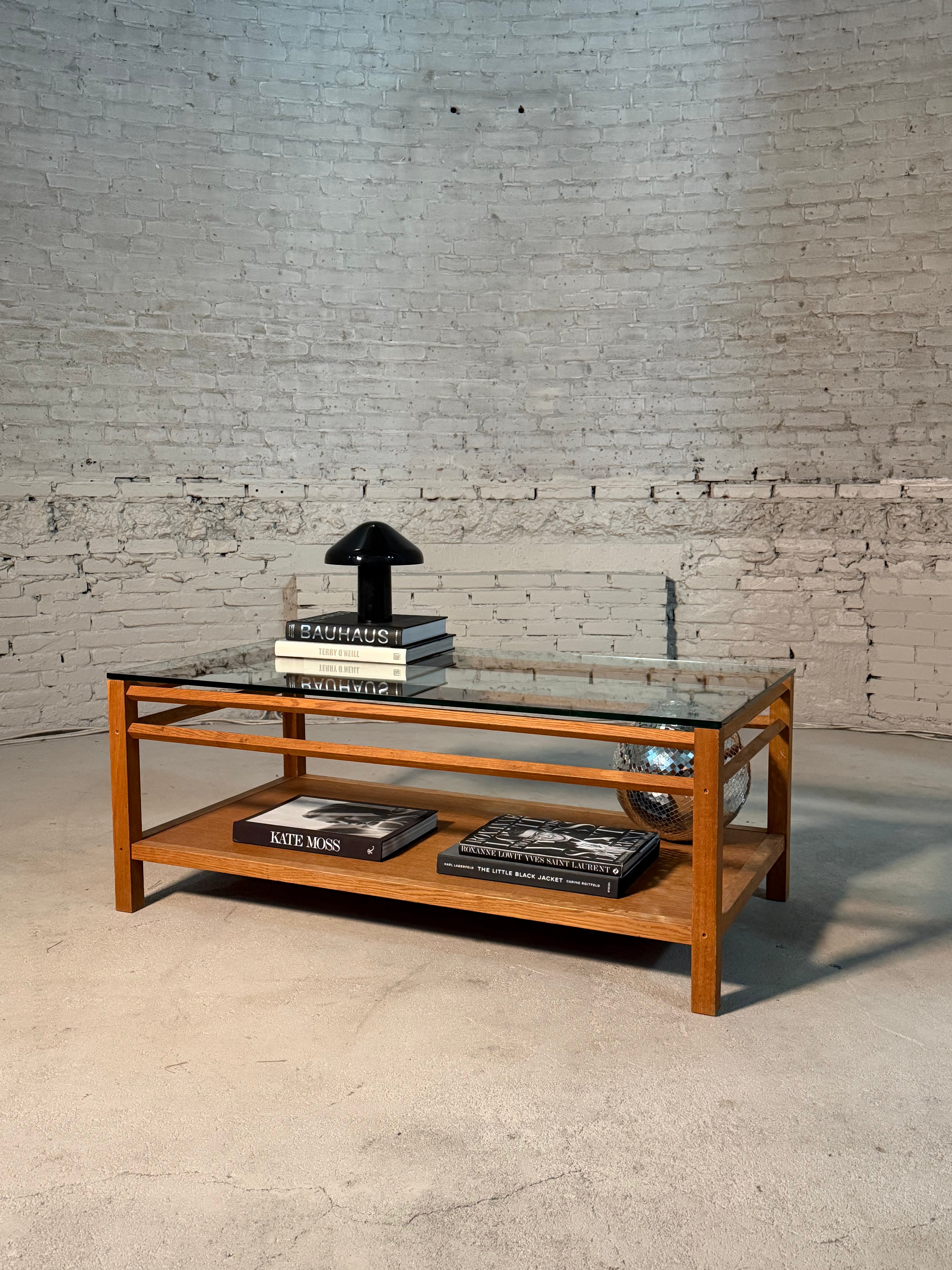 houten tafel glazen blad