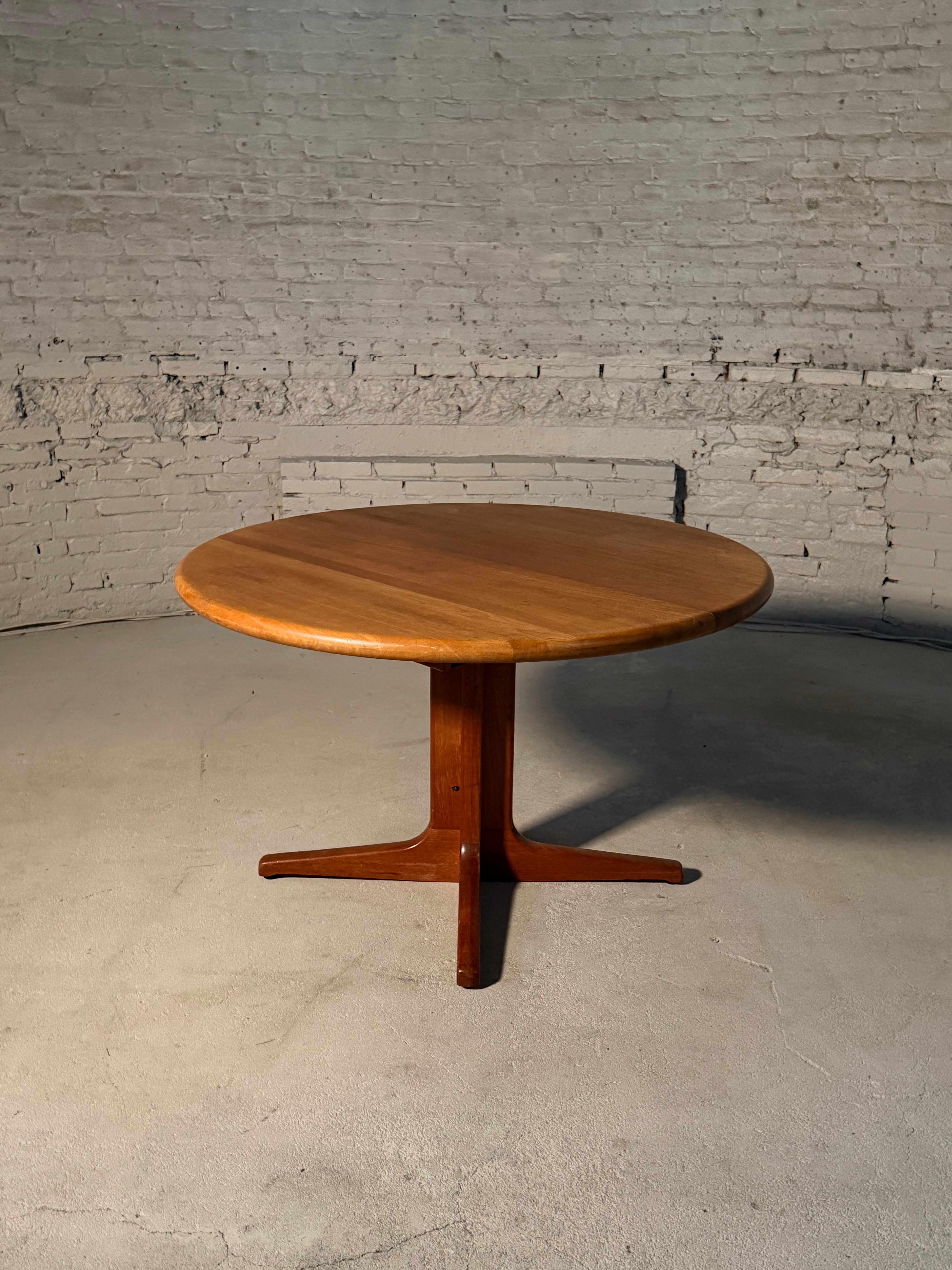 Round Extendable Dining Table