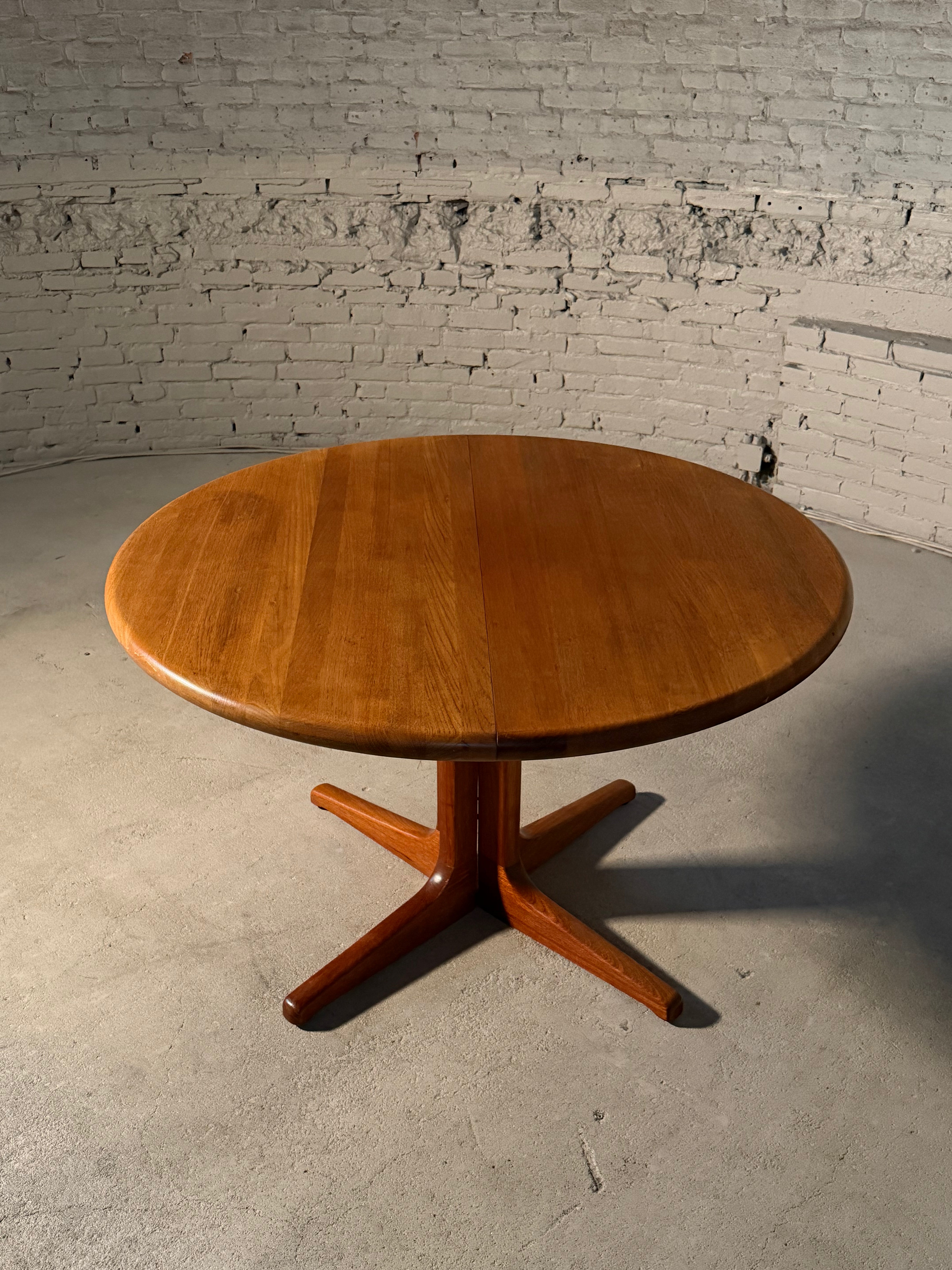 Round Extendable Dining Table