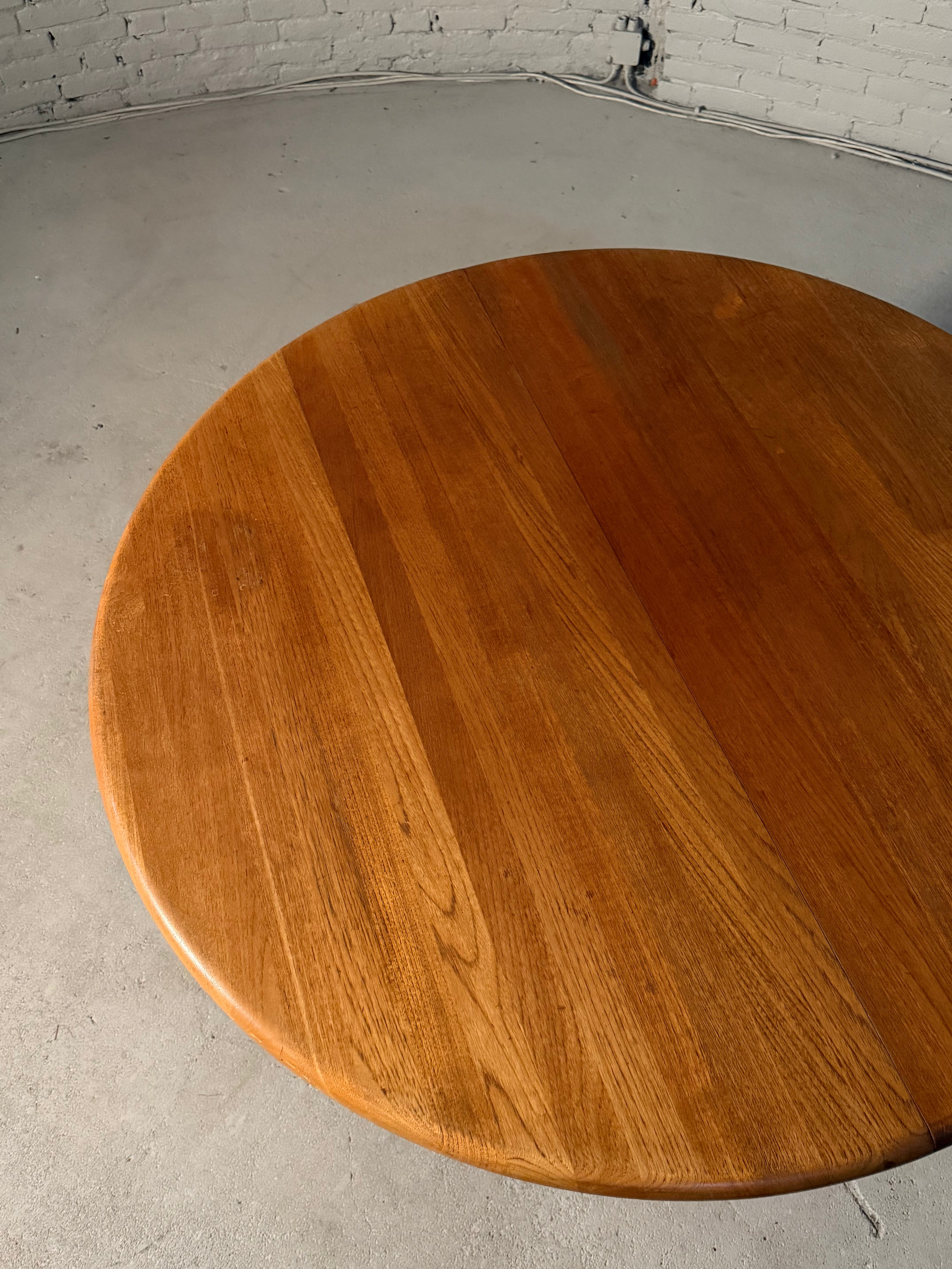 Round Extendable Dining Table
