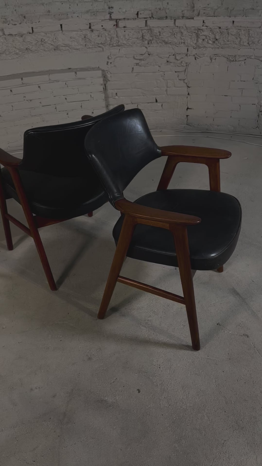 Load video: Erik Kirkegaard teak Armchair 42 (set of 6)
