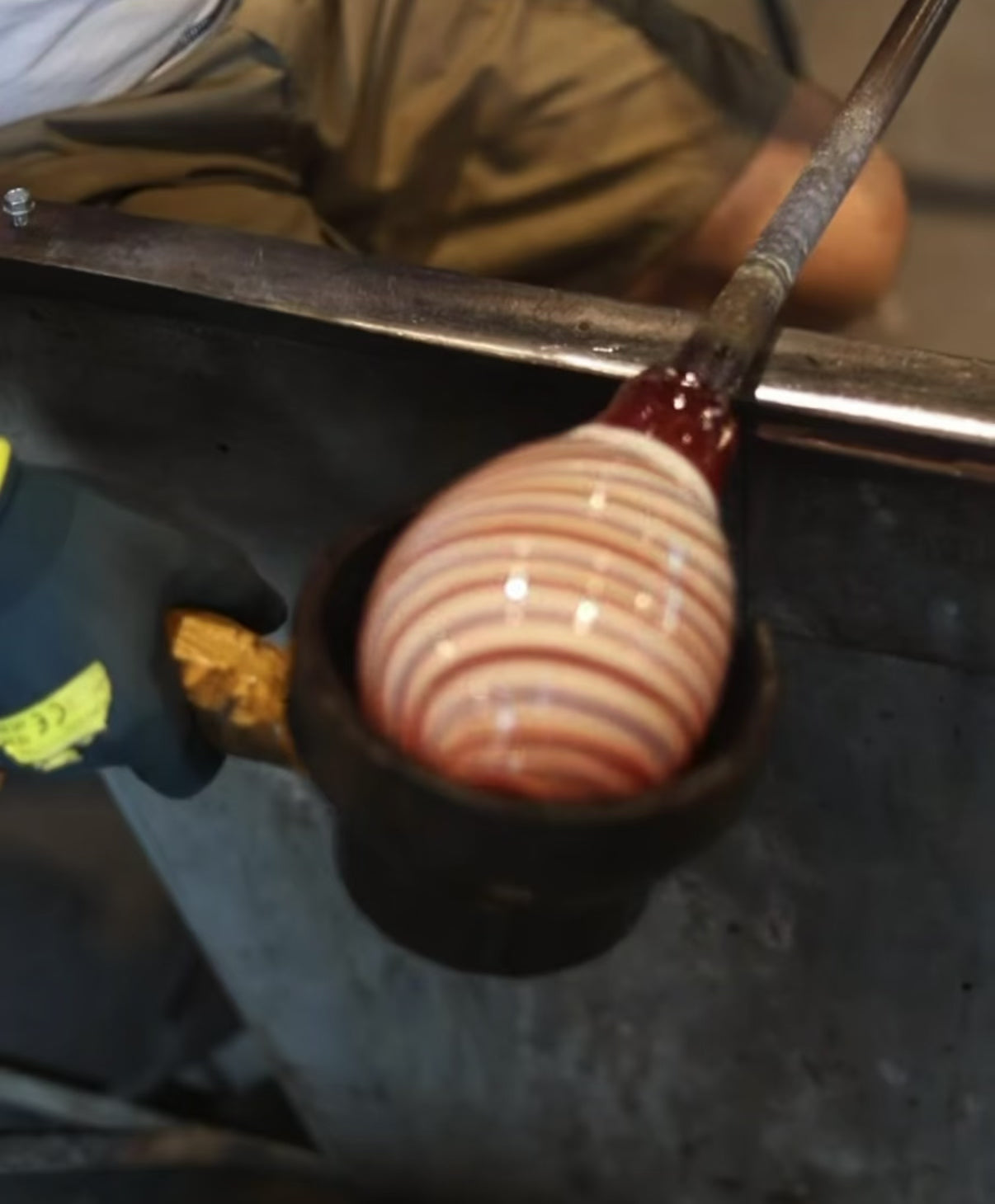 Load video: Murano Candy Tablelamp -  Yellow/Soft Pink Swirl
