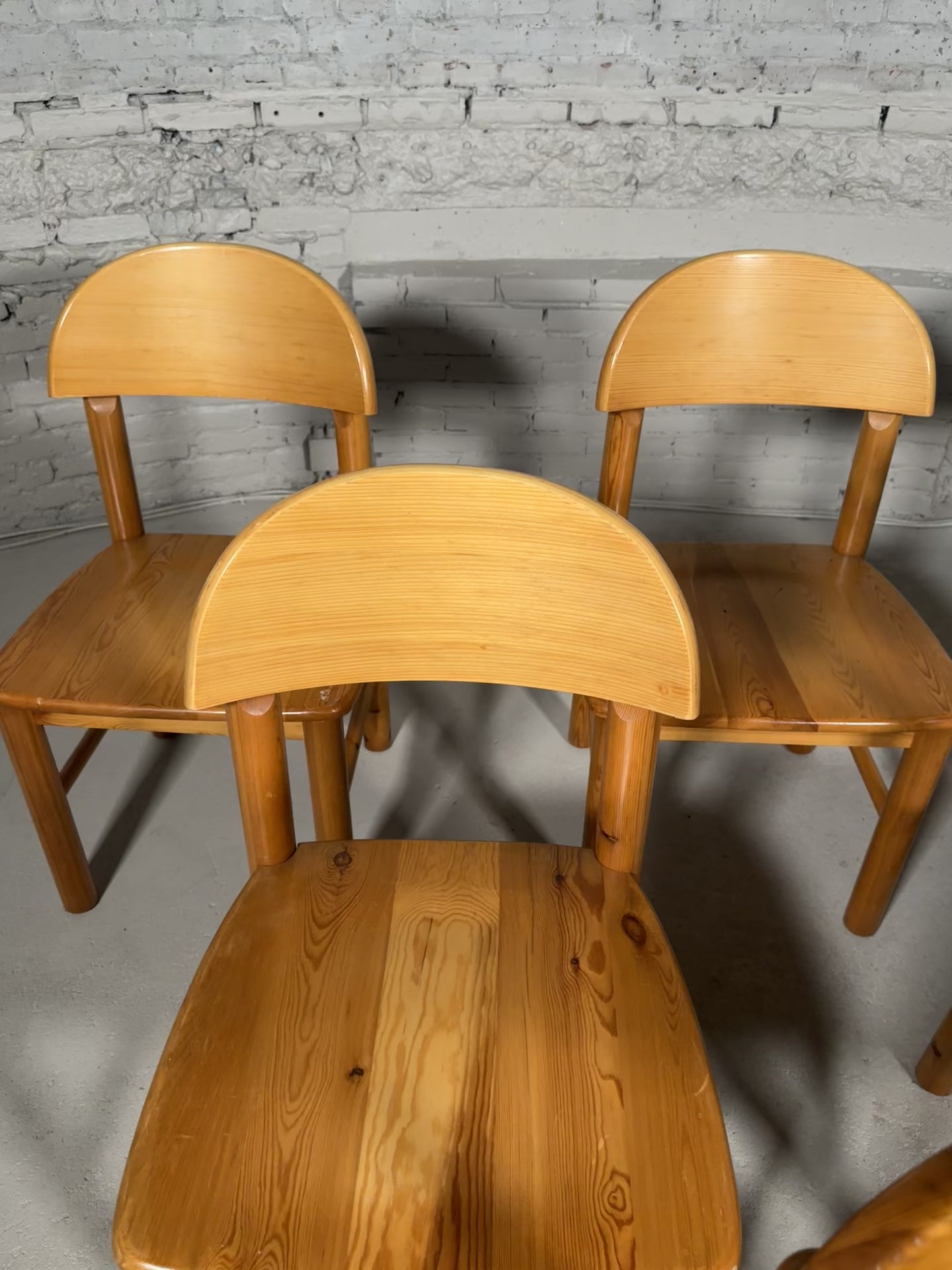 Load video: Rainer Daumiller Chairs
