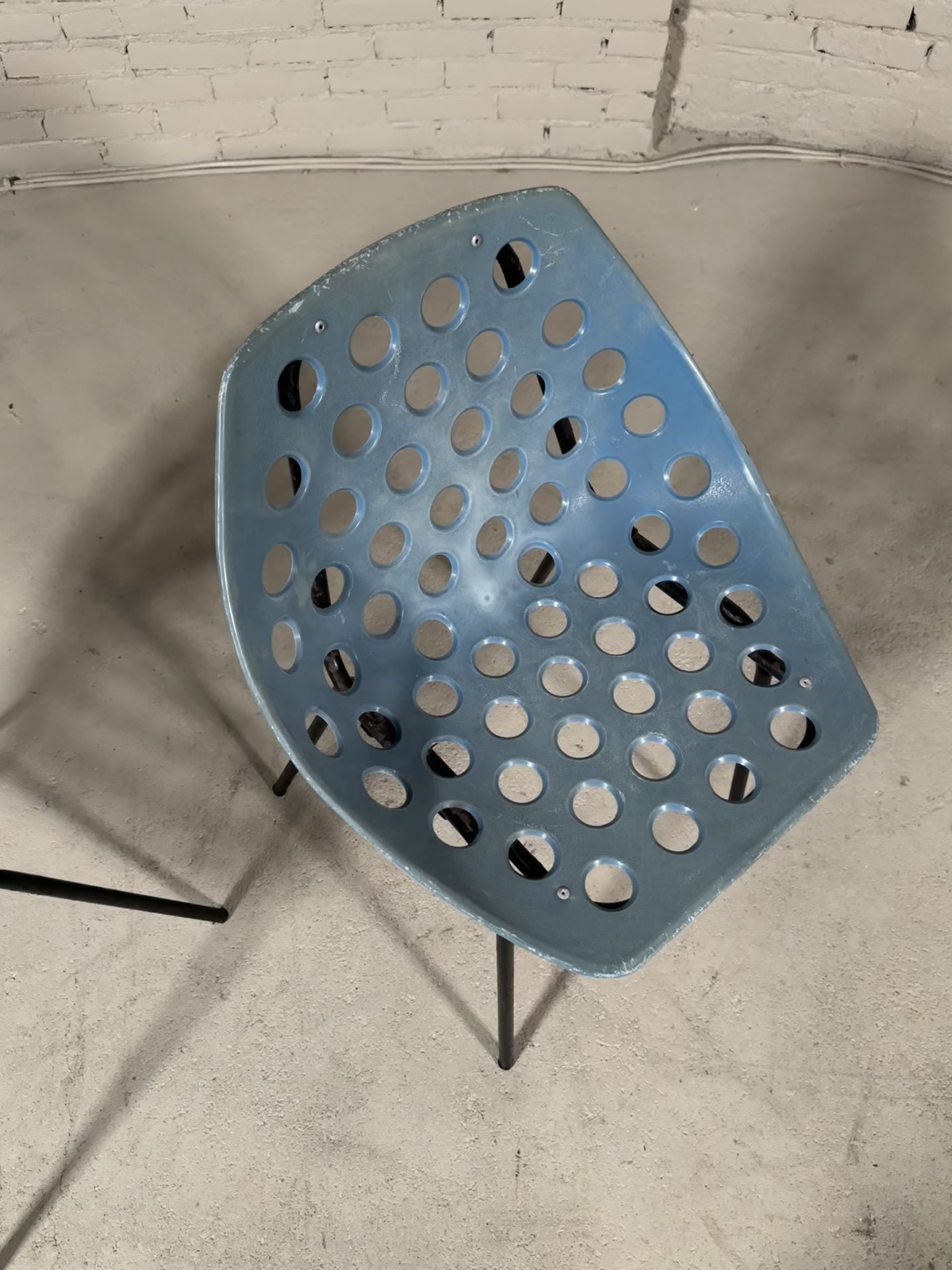 Load video: Pair of Coquillage chairs by Pierre Guariche