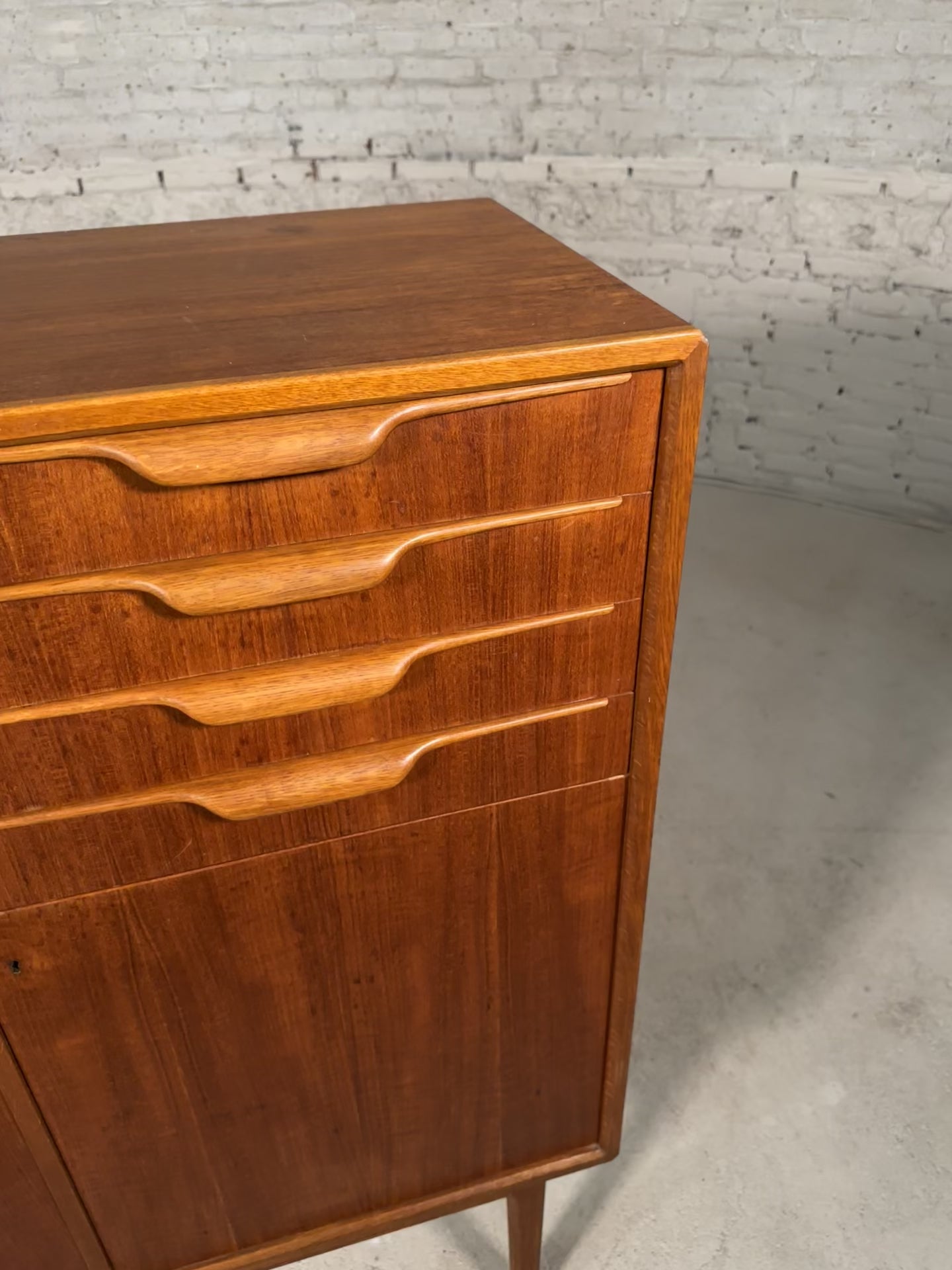 Load video: Highboard by Bertil Fridhagen for Bodafors, 1958