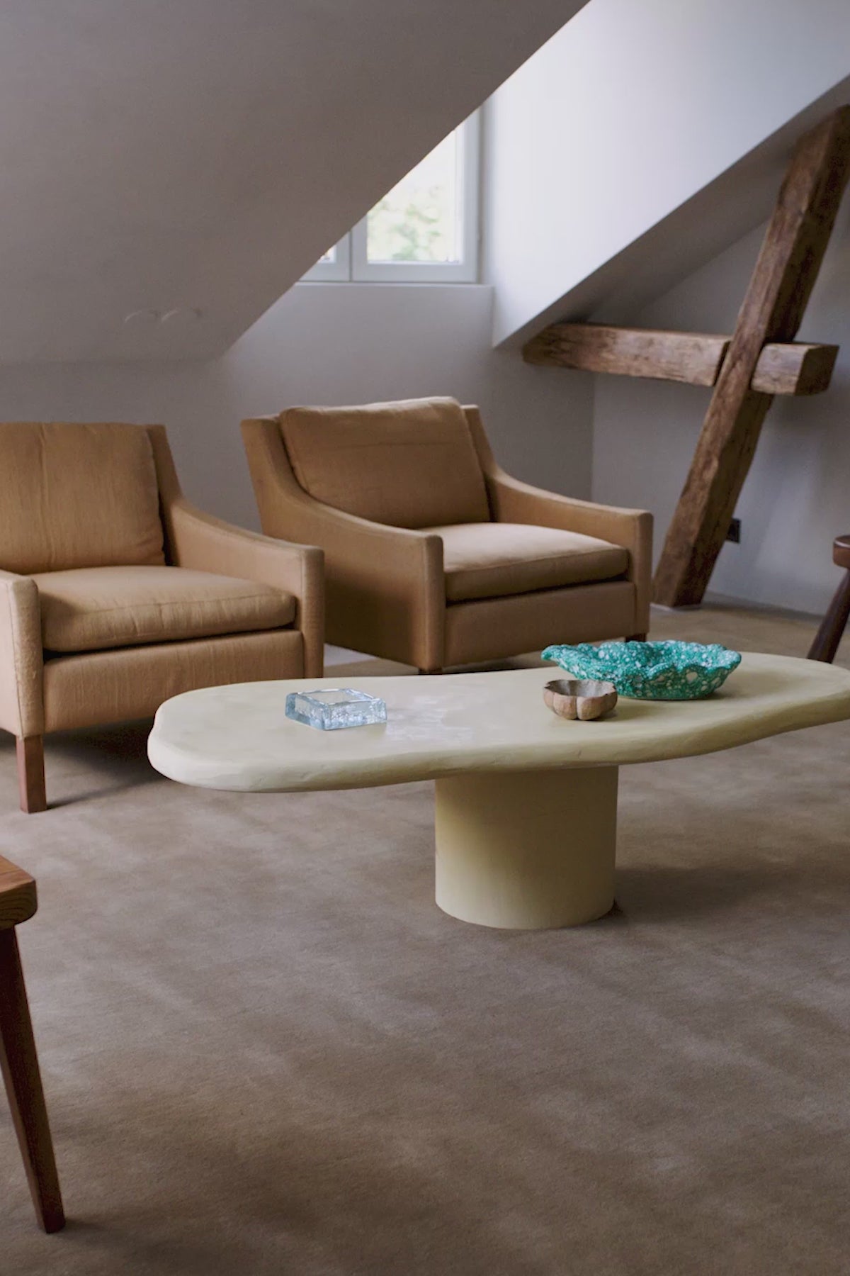 Load video: Grand Rug Chestnut