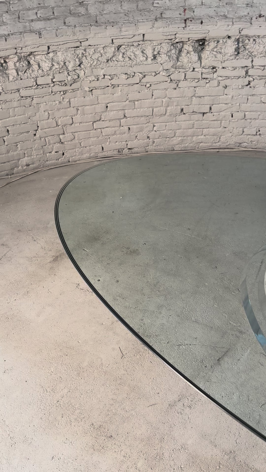 Load video: glazen ovale tafel