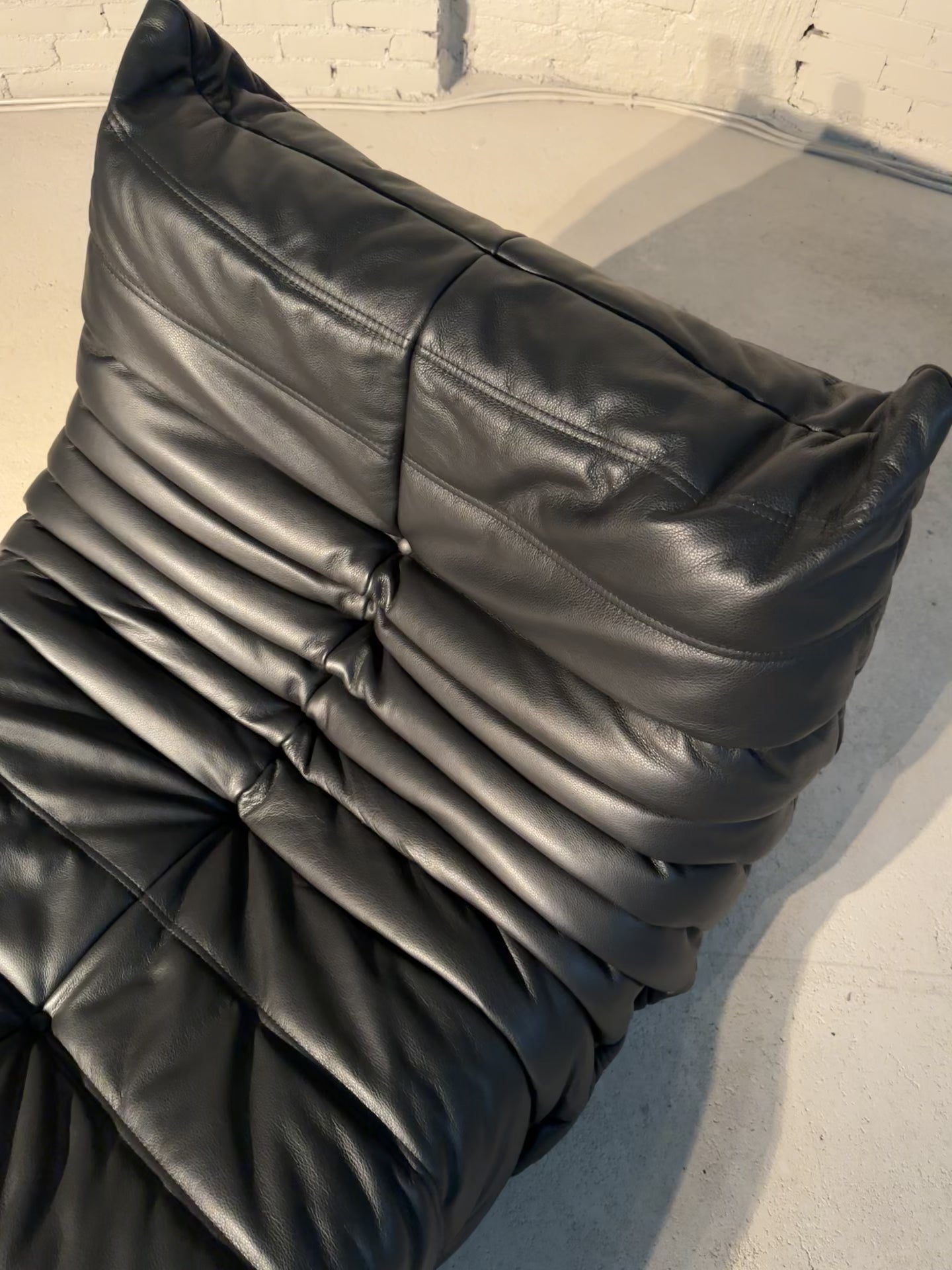 Load video: Togo 1-seater with Ottoman by Michel Ducaroy for Ligne Roset