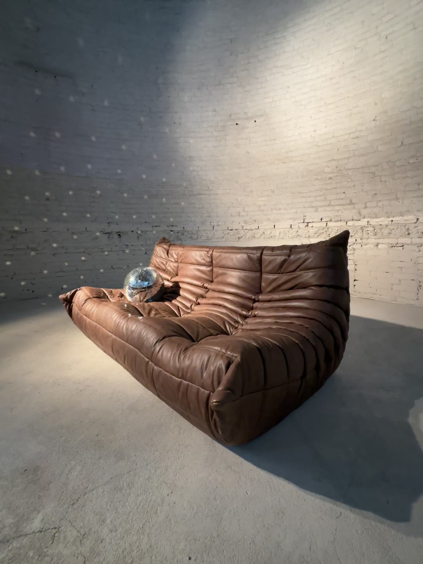 Ligne Roset Togo リプロダクト Original Ligne Roset TOGO Lounge by Michael Ducaroy, designed in