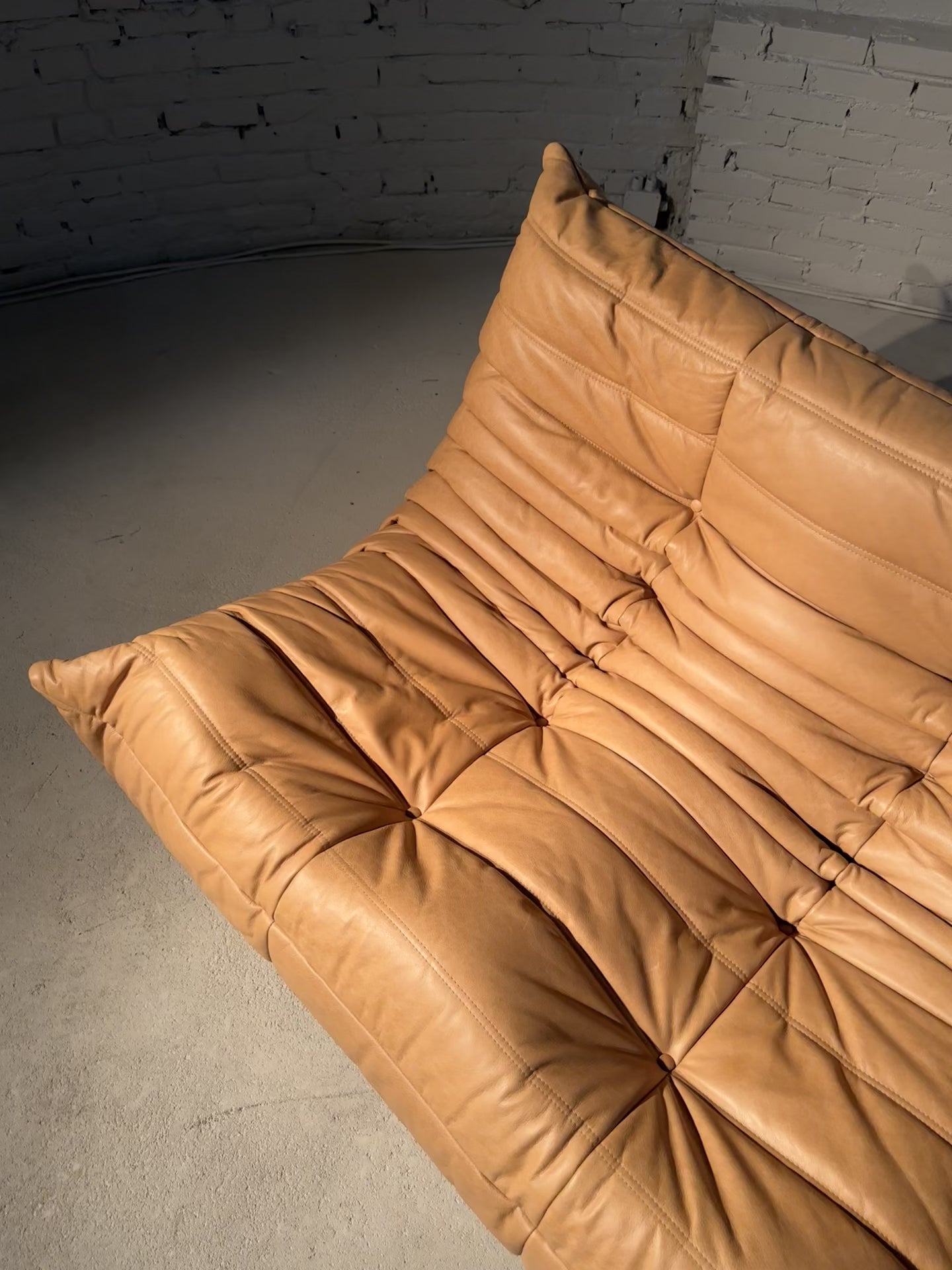 Load video: Togo 3-seater by Michel Ducaroy for Ligne Roset