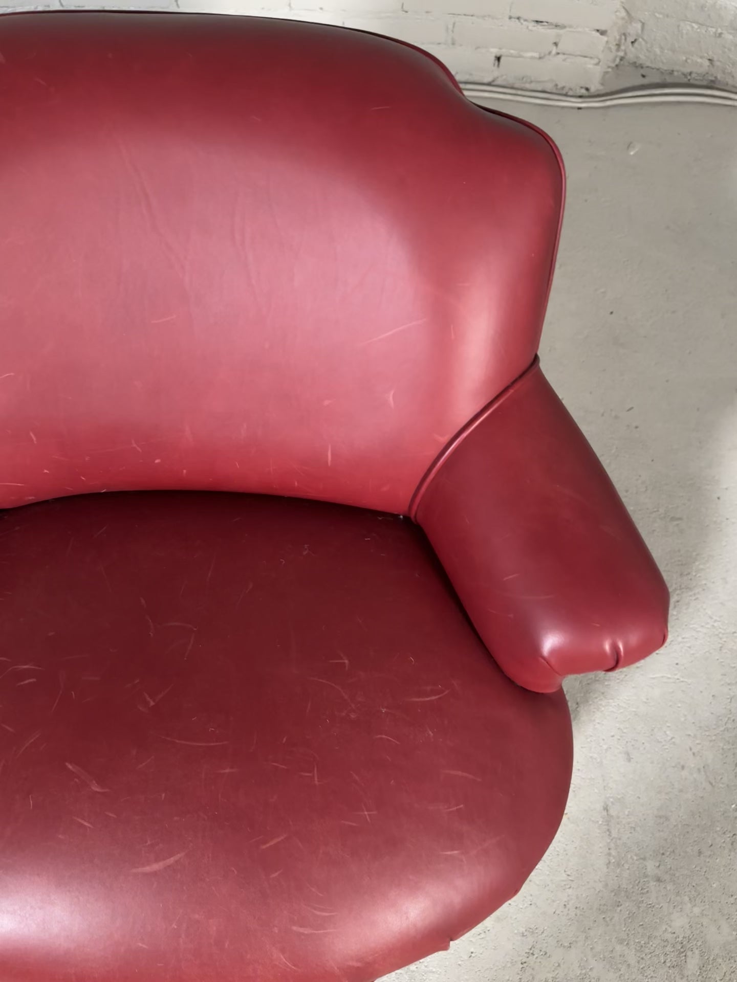 Load video: Gacy club chair by Premomoria