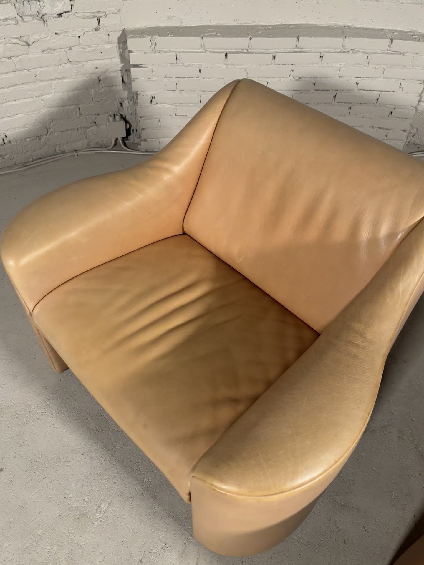 Load video: Matteo Grassi Esquire Armchair by Luigi Massoni &amp; Giorgio Cazzaniga