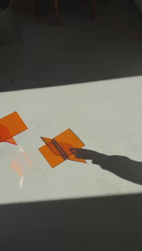 Load video: Bookstand Jean Fluo