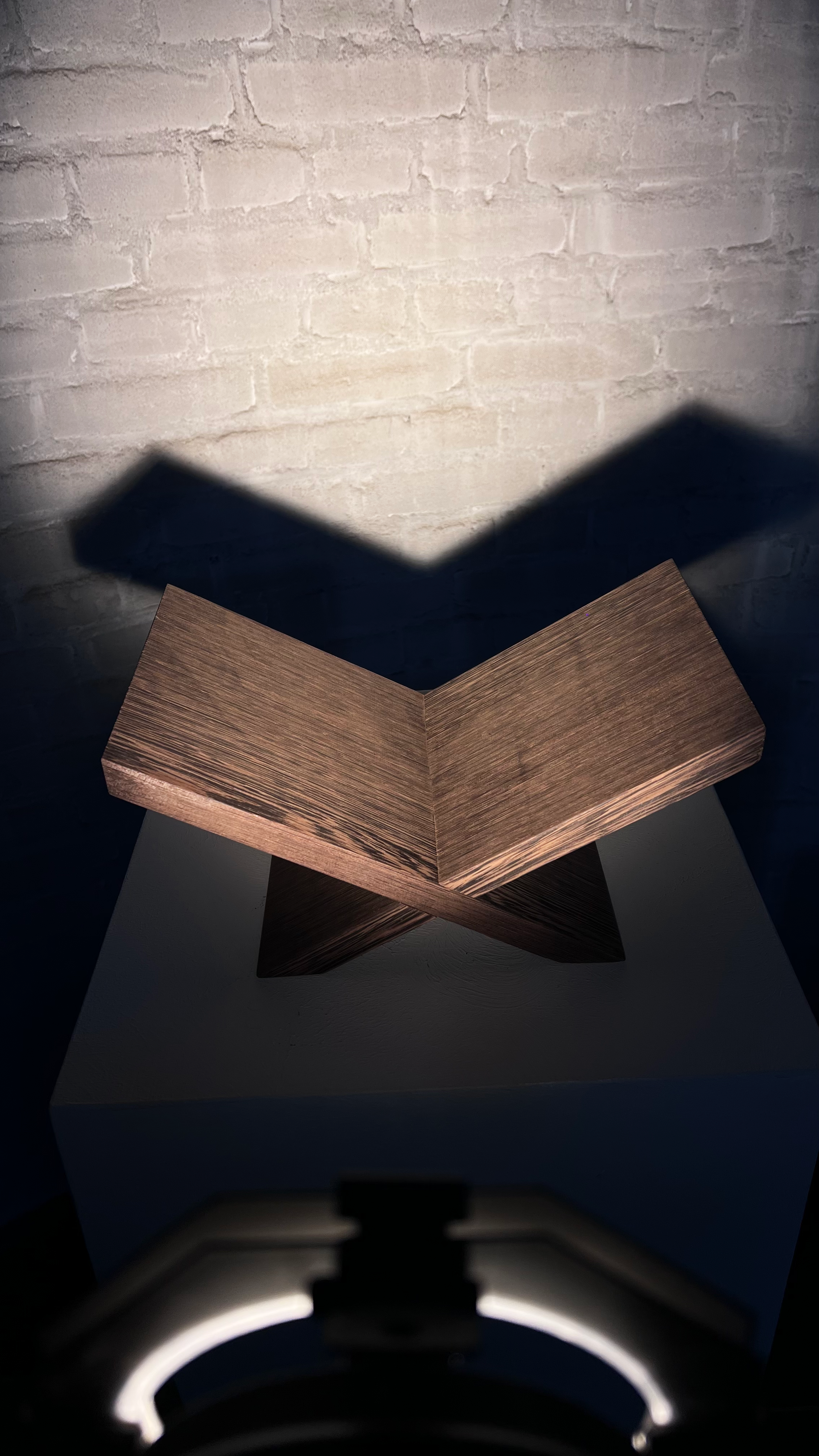 Wengé Bookstand