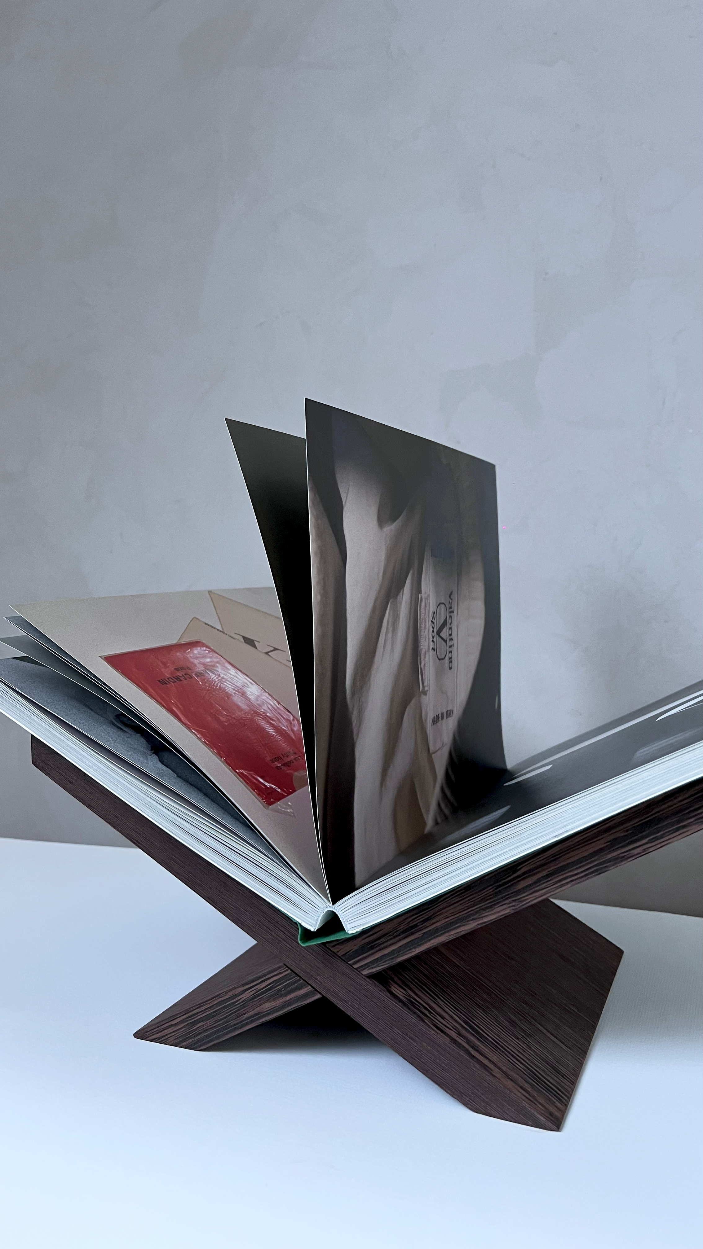 Wengé Bookstand