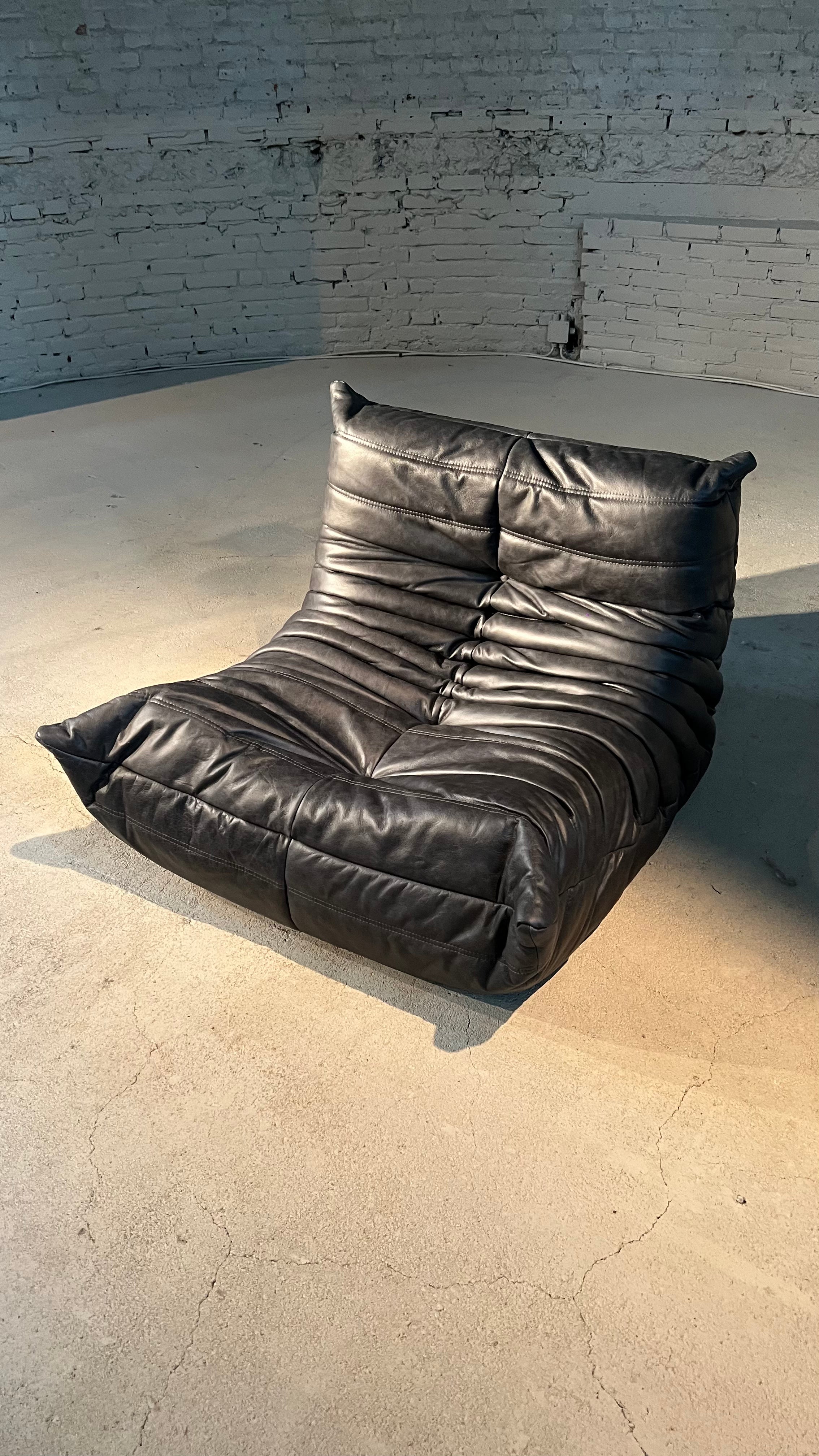 Togo 1-seater by Michel Ducaroy for Ligne Roset anthracite