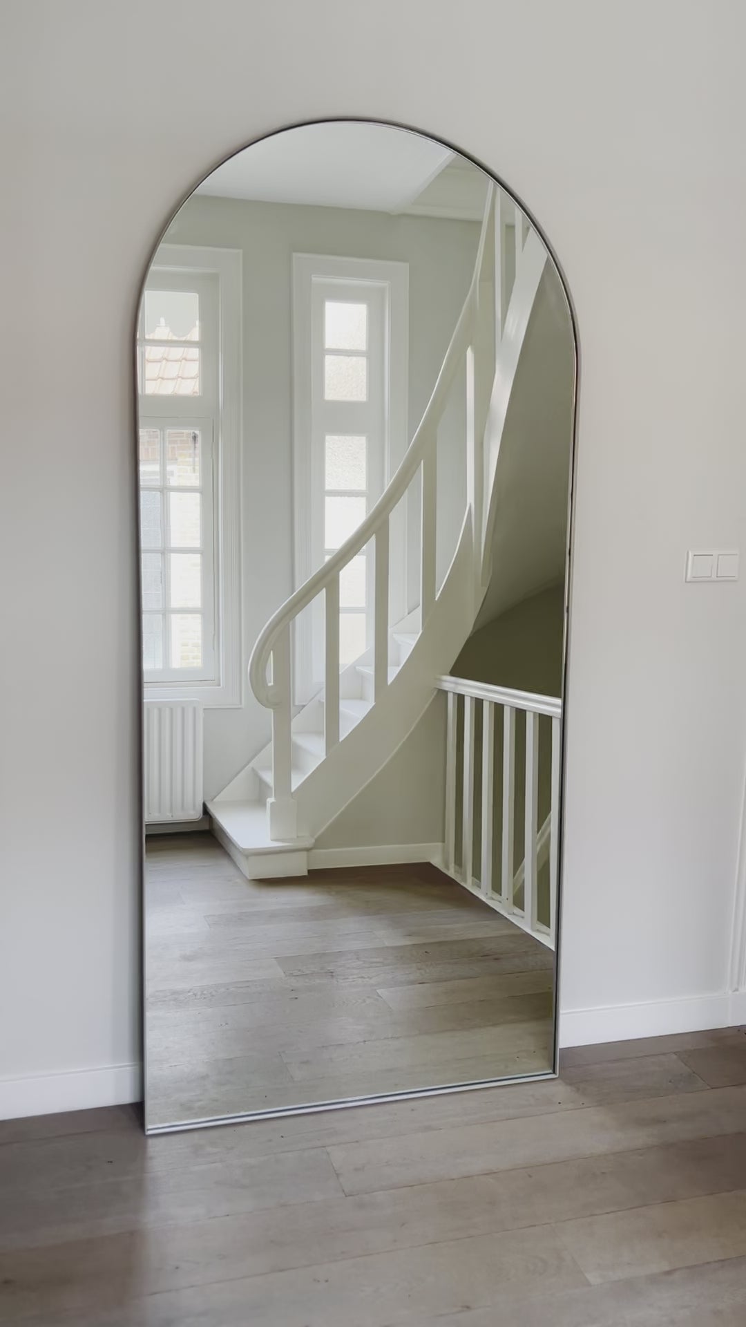 Load video: Rounded Mirror XL